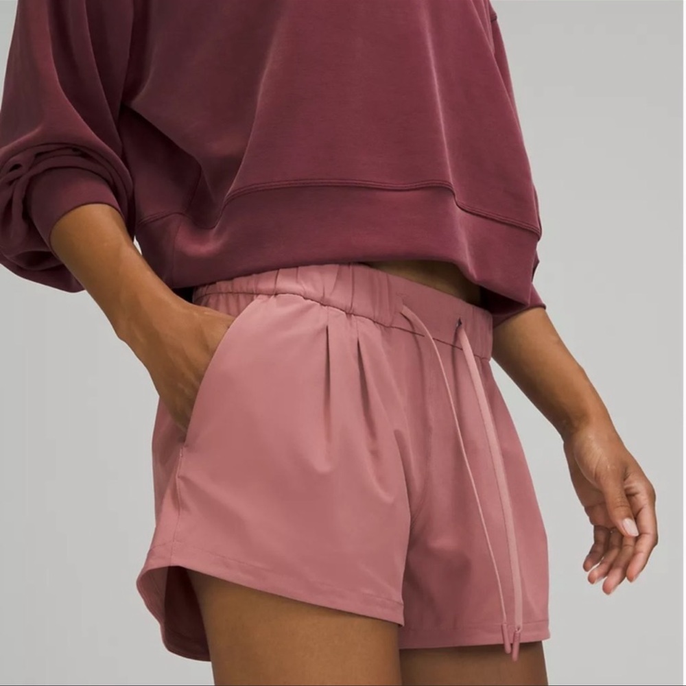 NWT Lululemon Stroll at Sundown short 3” Size (6)